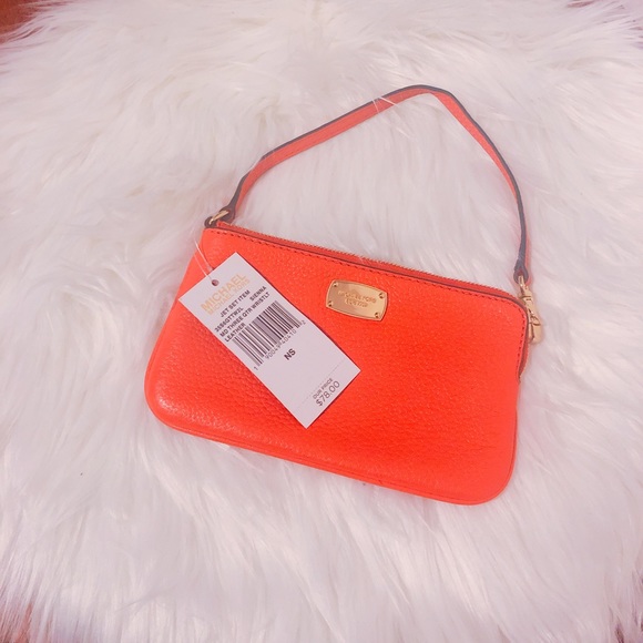 Michael kors wristlet leather